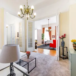 https://elegant-stylish-apartment-city-center.inbudapesthotels.com