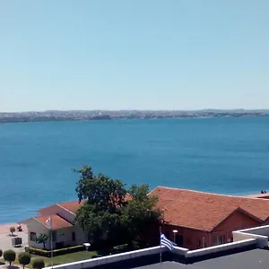 https://apt-waterfront-luxury-sea-view.hotelschalkidiki.net
